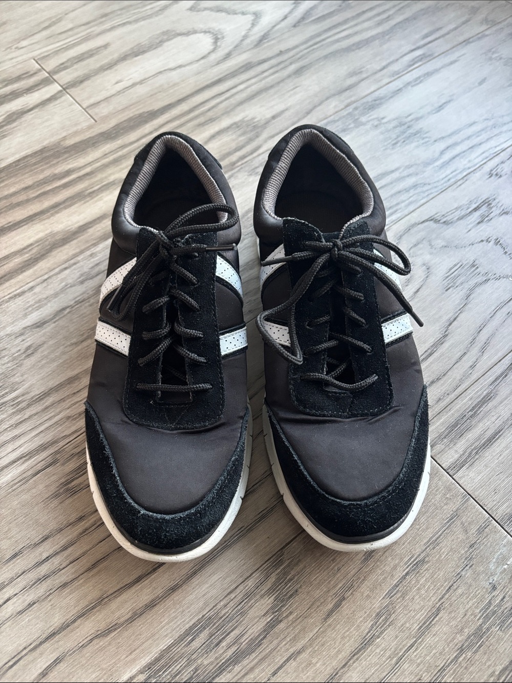 Vionic NaNa Satin  Casual Sneakers
